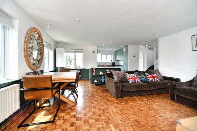 4, Ashurst Avenue, Brighton photo 4