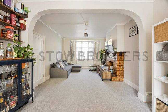 8 Berthons Gardens, Wood Street, London photo 2