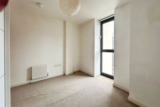 303, Lumiere Apartments, 58, St. John's Hill, London photo 3