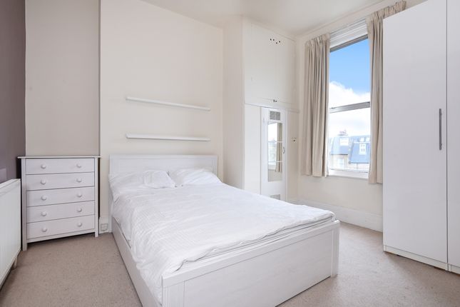 Flat 3, 36, Schubert Road, London photo 4