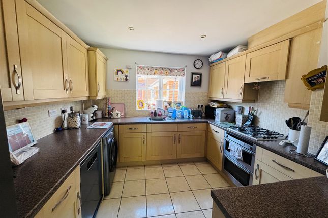 8, Bosman Close, Maidstone photo 2