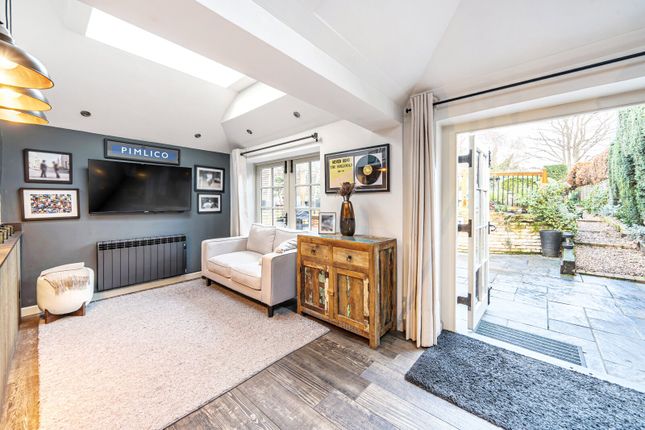 34, Esher Green, Esher photo 2
