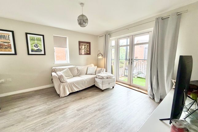 7 george court, Jubilee Drive, Fleet photo 4