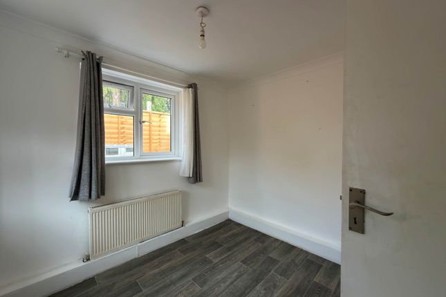 Studio F, Stonard Road, London photo 2