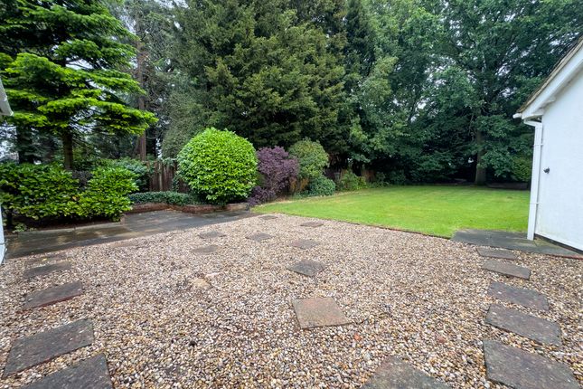30 Glenfield Frith Drive, Leicester photo 2