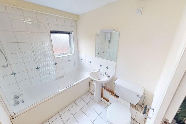 A Bright, Clean Bathroom Suite Featuring A White B...