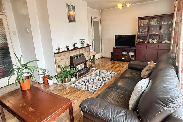 12 Borrowdale Way, Leicester photo 2