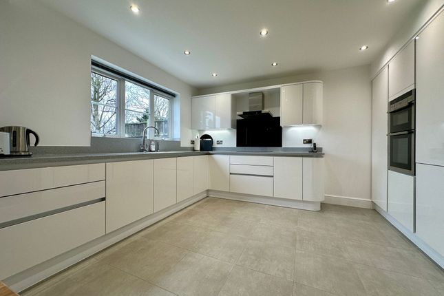 8 Coopers Drive, Billericay photo 3