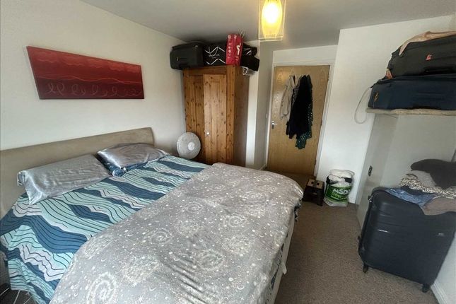 13, Camellia House, Feltham photo 5
