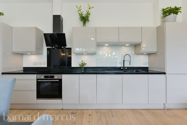 Flat 16, Harpers House., Challenge Court, Leatherhead photo 4