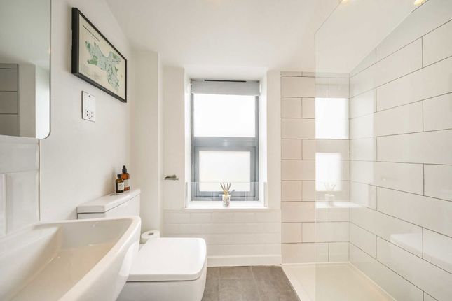Flat C, 396, Garratt Lane, London photo 3