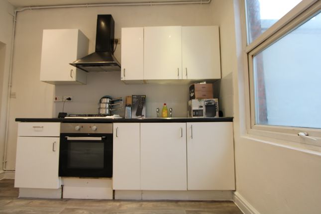 145, London photo 4
