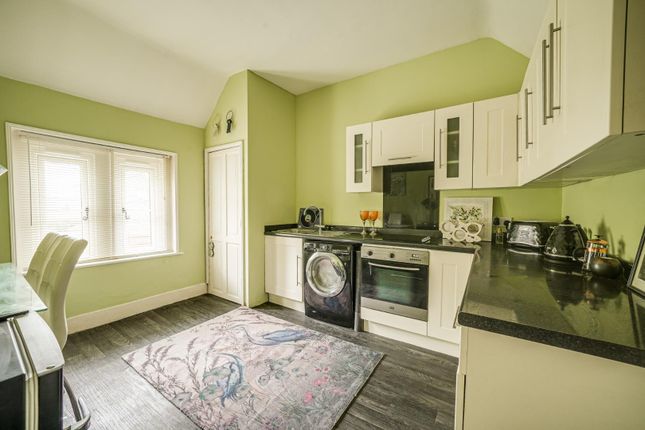 Flat 4, Wellington House, Heath And Reach photo 3