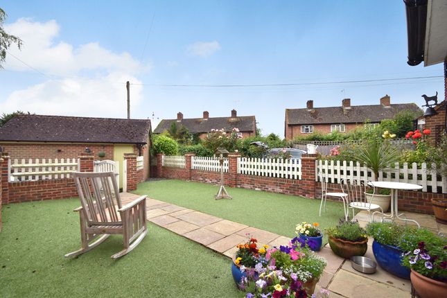 2 The Mead, Priors Way, Edenbridge photo 2