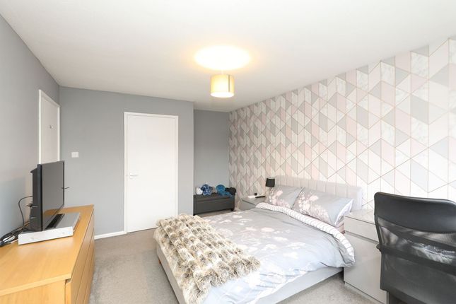 91 Grassdale View, Sheffield photo 4
