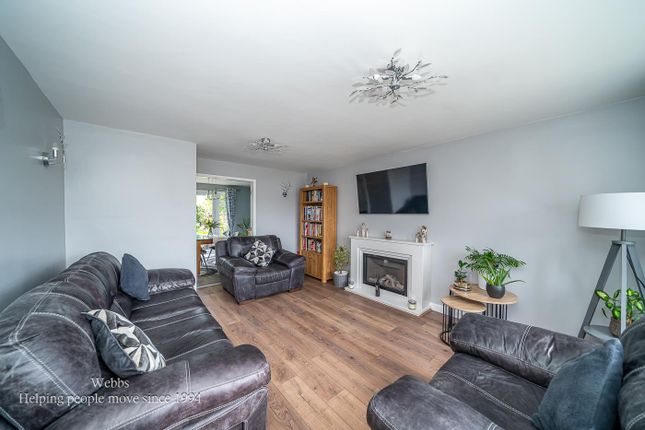 39, Waverley Gardens, Rugeley photo 2