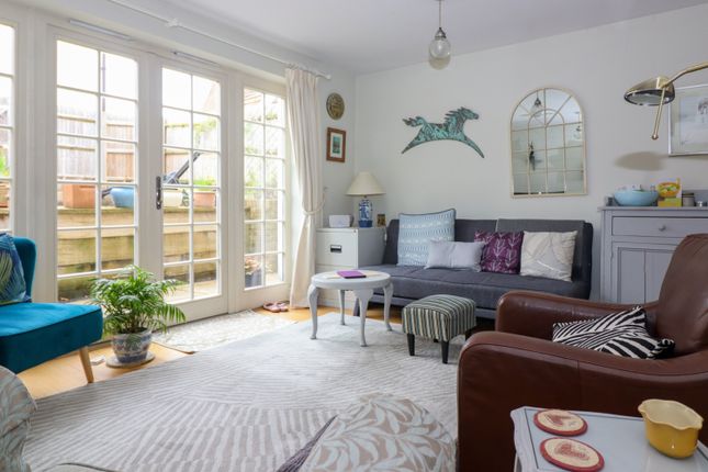 4, Goodmans Court, Alresford photo 2