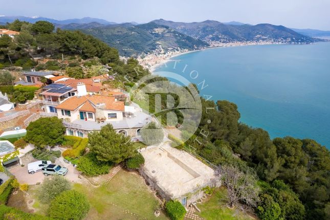 Thumbnail Villa for sale in Andora, Liguria, 17051, Italy