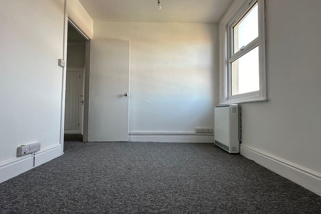 Top Floor Flat, 71, Moorland Road, Weston Super Mare photo 3