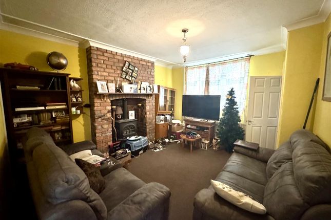 5, Lawrence Crescent, Caldicot photo 2
