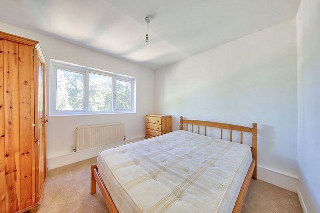 Flat 5, 191, Cedars Road, London photo 4
