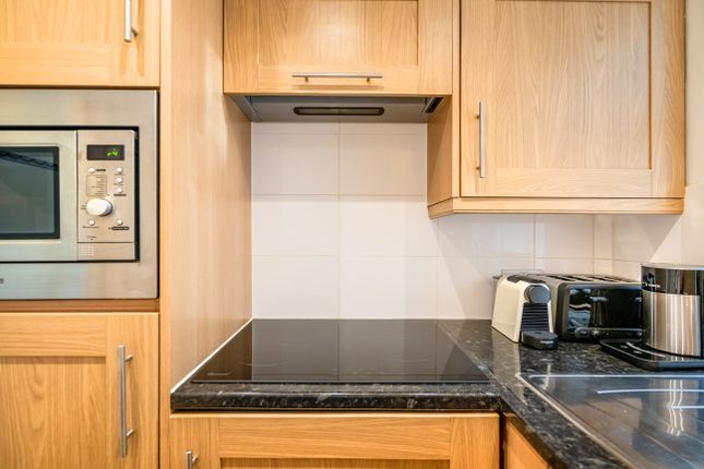 Flat to rent in 21 Buckle St, London