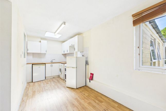 22, Overnhurst Court, Downend photo 4