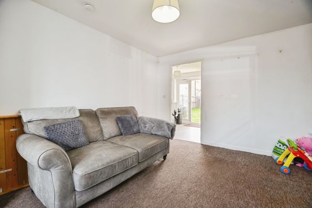 32, Springfield Road, Middlesbrough photo 4