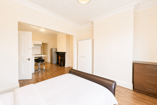 Flat 1, 112 Basingstoke Road, Reading photo 2
