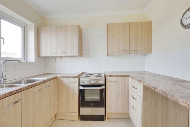Thumbnail Flat to rent in Eastwood Road, Rayleigh