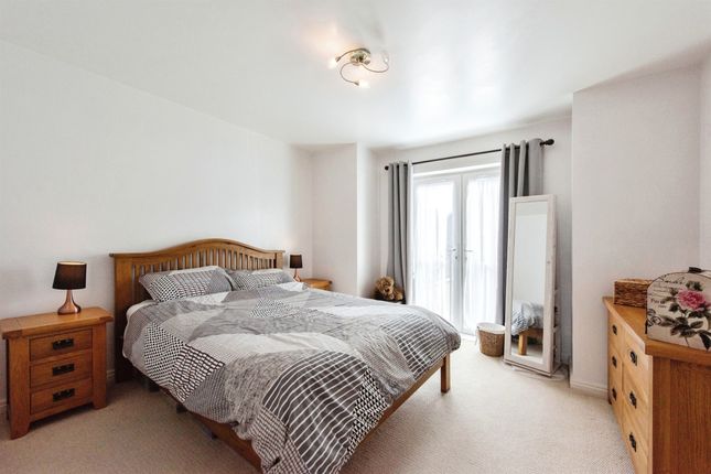 Flat for sale in Kittiwake Court, Stowmarket