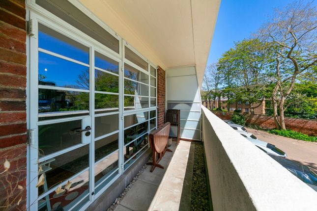 30 Lichfield Court, Richmond photo 4