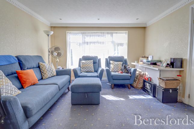 26, Broad Meadow, Brentwood photo 3