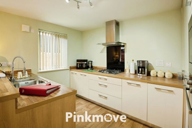 4, Clos Y Felin, PONTYPOOL photo 2