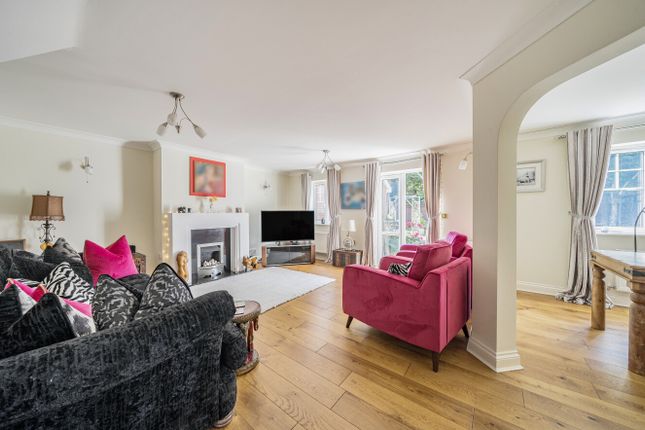 8, Inhams Road, Alton photo 3