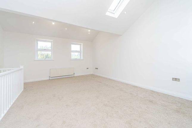 2, Stable Mews, Twickenham photo 4