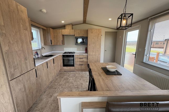 Kitchen-Breakfast Area