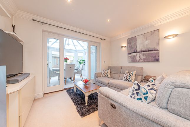 8 Scotts Mews, Ascot photo 3