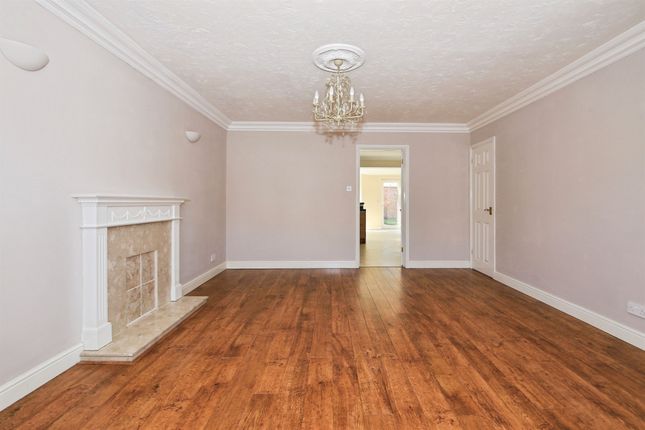 5, Elm Park, Peterborough photo 4