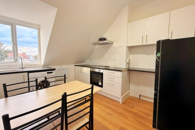 289A, Wood Lane , Dagenham photo 4