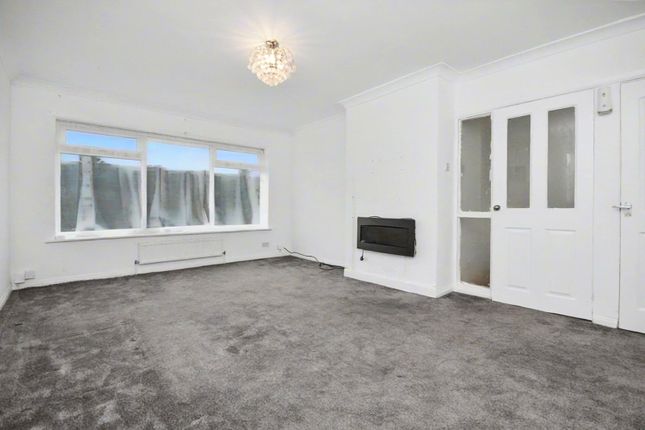 35, Spring Valley Crescent, Leeds photo 2