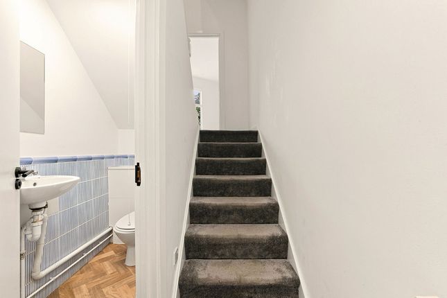 19 Old Bellgate Place, London photo 5