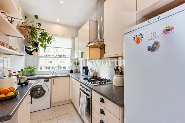 Flat for sale in Brownswood Road, London