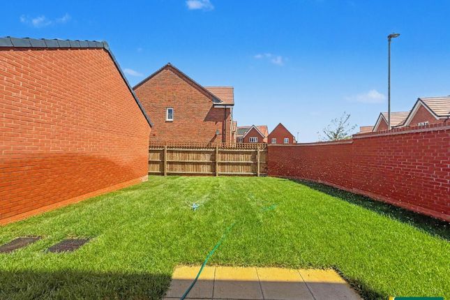 271, Fleetland Way, Upper Harlestone photo 4