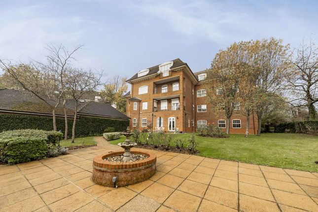 Thumbnail Flat for sale in Turnberry Close, London