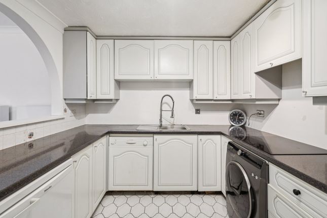Flat 4, Oakridge House, 37, Station Road, Buckinghamshire photo 2