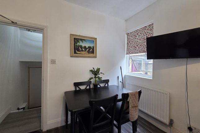 Room 1, 2A, Floyd Road, London photo 5