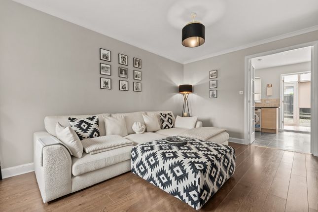 6 Glenwood Drive, Armadale, West Lothian photo 4