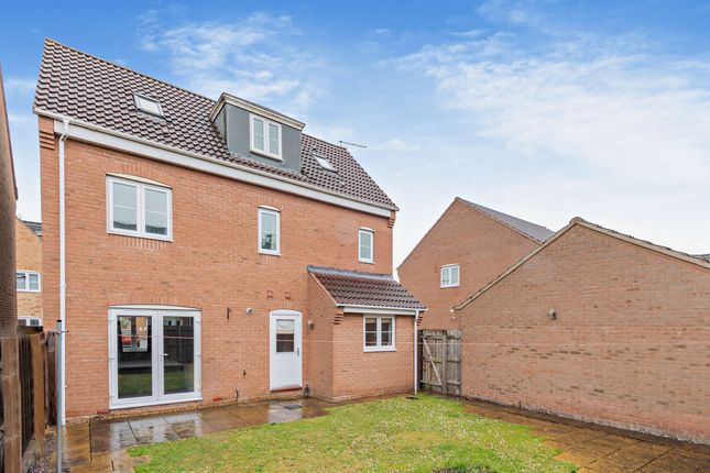 17, Hansel Close, Peterborough photo 3