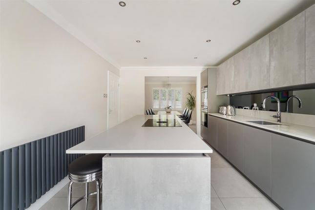 16, Heights Close, Banstead photo 4